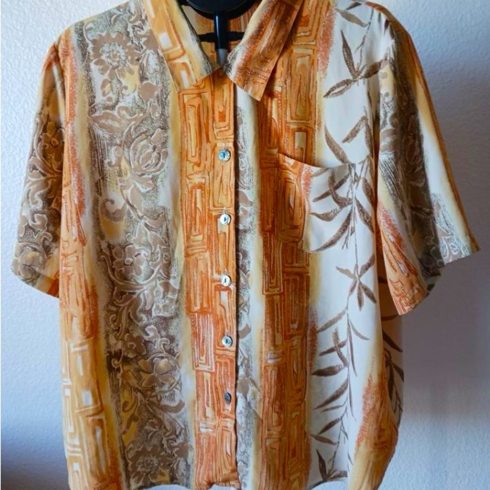Shirt/KC Studios Women’s 1XL with left side- Orange and Beige Tones Pre-owned
